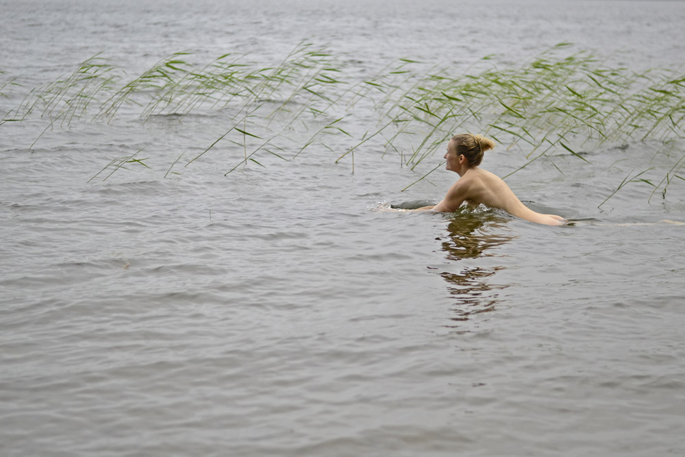 Girls Swimming Naked - Naturally In Natural Waters - SaimaaLife